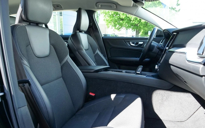 Volvo V60 cena 139900 przebieg: 46500, rok produkcji 2021 z Węgrów małe 596